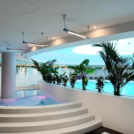 Hanza Tower Family 2bdr With Pool & Sauna & Jacusi *