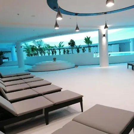 Hanza Tower Family 2bdr With Pool & Sauna & Jacusi *